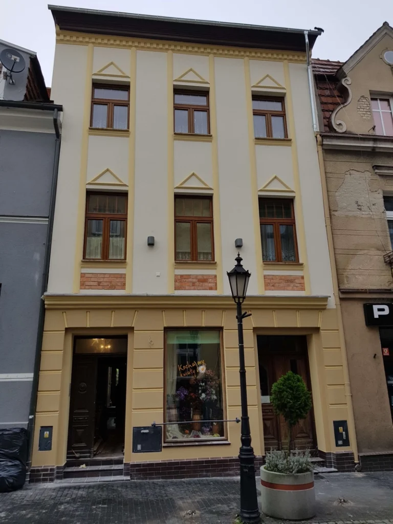 Kamienica środa deptak